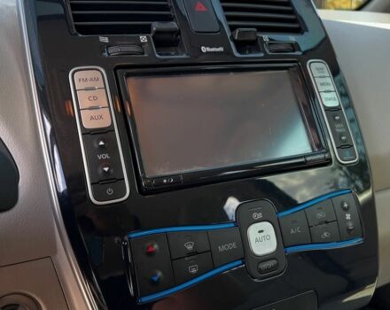 Красный Ниссан Лиф, объемом двигателя 0 л и пробегом 105 тыс. км за 6800 $, фото 11 на Automoto.ua