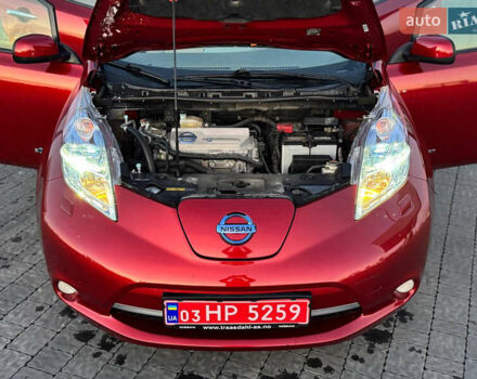 Красный Ниссан Лиф, объемом двигателя 0 л и пробегом 95 тыс. км за 5400 $, фото 24 на Automoto.ua