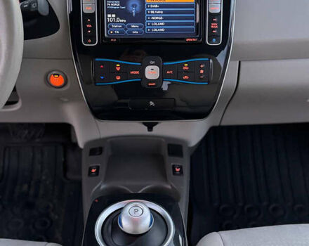 Красный Ниссан Лиф, объемом двигателя 0 л и пробегом 95 тыс. км за 5400 $, фото 46 на Automoto.ua