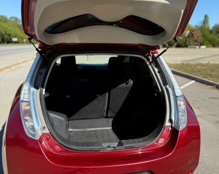 Красный Ниссан Лиф, объемом двигателя 0 л и пробегом 157 тыс. км за 6699 $, фото 4 на Automoto.ua