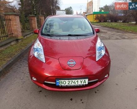 Красный Ниссан Лиф, объемом двигателя 0 л и пробегом 148 тыс. км за 5400 $, фото 1 на Automoto.ua