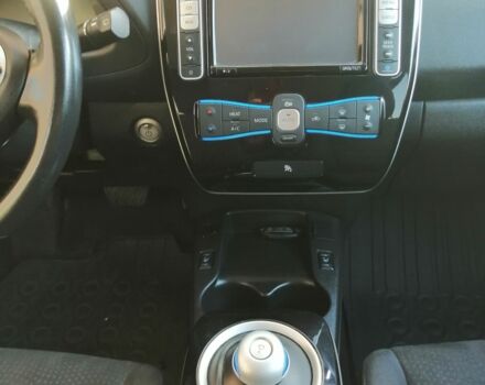 Красный Ниссан Лиф, объемом двигателя 0 л и пробегом 104 тыс. км за 7000 $, фото 12 на Automoto.ua