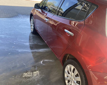 Красный Ниссан Лиф, объемом двигателя 0 л и пробегом 159 тыс. км за 5300 $, фото 1 на Automoto.ua