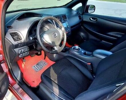 Красный Ниссан Лиф, объемом двигателя 0 л и пробегом 195 тыс. км за 8100 $, фото 11 на Automoto.ua