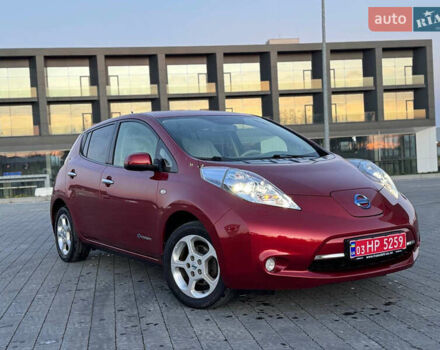 Красный Ниссан Лиф, объемом двигателя 0 л и пробегом 95 тыс. км за 5400 $, фото 48 на Automoto.ua