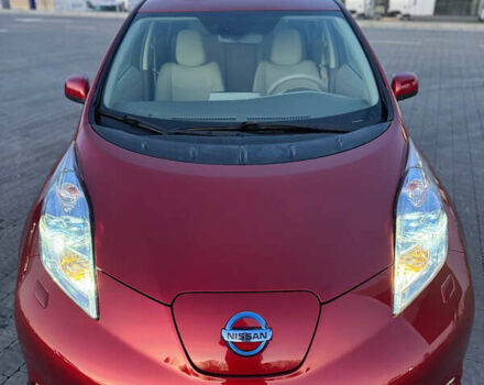 Красный Ниссан Лиф, объемом двигателя 0 л и пробегом 95 тыс. км за 5400 $, фото 4 на Automoto.ua