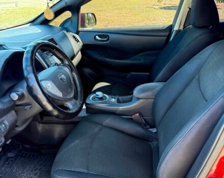 Красный Ниссан Лиф, объемом двигателя 0 л и пробегом 157 тыс. км за 6699 $, фото 5 на Automoto.ua