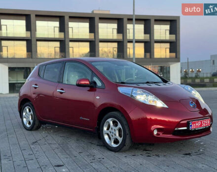 Красный Ниссан Лиф, объемом двигателя 0 л и пробегом 95 тыс. км за 5400 $, фото 41 на Automoto.ua