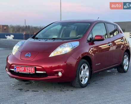 Красный Ниссан Лиф, объемом двигателя 0 л и пробегом 95 тыс. км за 5400 $, фото 18 на Automoto.ua