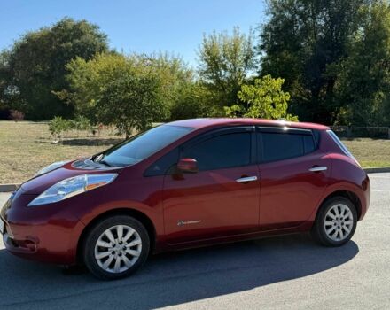 Красный Ниссан Лиф, объемом двигателя 0 л и пробегом 157 тыс. км за 6699 $, фото 1 на Automoto.ua