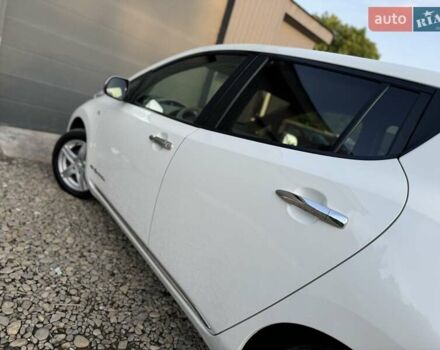 Червоний Ніссан Ліф, об'ємом двигуна 0 л та пробігом 90 тис. км за 5999 $, фото 22 на Automoto.ua