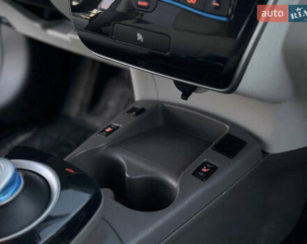 Красный Ниссан Лиф, объемом двигателя 0 л и пробегом 95 тыс. км за 5400 $, фото 20 на Automoto.ua