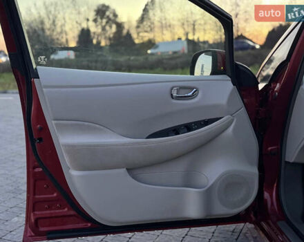 Красный Ниссан Лиф, объемом двигателя 0 л и пробегом 95 тыс. км за 5400 $, фото 10 на Automoto.ua