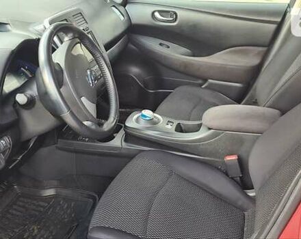 Красный Ниссан Лиф, объемом двигателя 0 л и пробегом 122 тыс. км за 4950 $, фото 5 на Automoto.ua