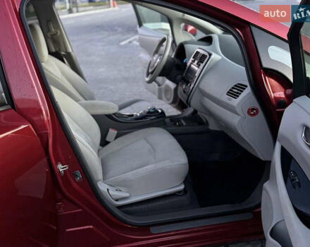 Красный Ниссан Лиф, объемом двигателя 0 л и пробегом 95 тыс. км за 5400 $, фото 37 на Automoto.ua