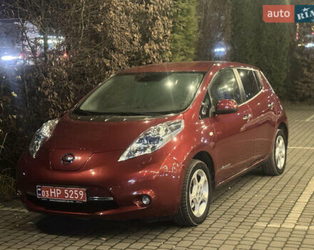 Красный Ниссан Лиф, объемом двигателя 0 л и пробегом 95 тыс. км за 5400 $, фото 51 на Automoto.ua