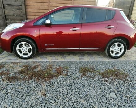 Красный Ниссан Лиф, объемом двигателя 0 л и пробегом 104 тыс. км за 7000 $, фото 2 на Automoto.ua