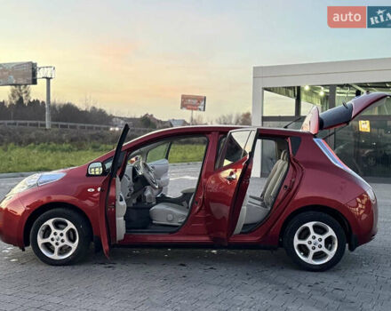 Красный Ниссан Лиф, объемом двигателя 0 л и пробегом 95 тыс. км за 5400 $, фото 35 на Automoto.ua