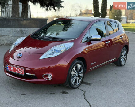 Красный Ниссан Лиф, объемом двигателя 0 л и пробегом 142 тыс. км за 6850 $, фото 2 на Automoto.ua