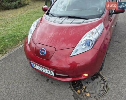 Красный Ниссан Лиф, объемом двигателя 0 л и пробегом 87 тыс. км за 7500 $, фото 4 на Automoto.ua