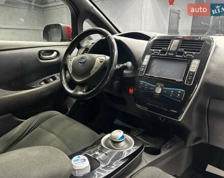 Красный Ниссан Лиф, объемом двигателя 0 л и пробегом 93 тыс. км за 7100 $, фото 7 на Automoto.ua