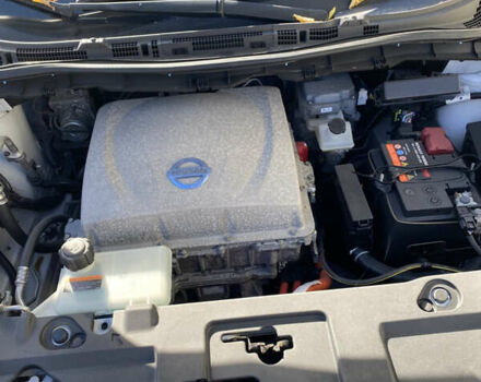 Ниссан Лиф 2014 в Черновцах на Automoto.ua Красный Ниссан Лиф, объемом двигателя 0 л и пробегом 125 тыс. км за 6290 $, фото 11 на Automoto.ua