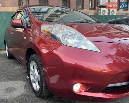 Красный Ниссан Лиф, объемом двигателя 0 л и пробегом 165 тыс. км за 7100 $, фото 2 на Automoto.ua