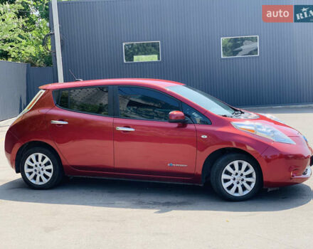 Красный Ниссан Лиф, объемом двигателя 0 л и пробегом 130 тыс. км за 8100 $, фото 3 на Automoto.ua