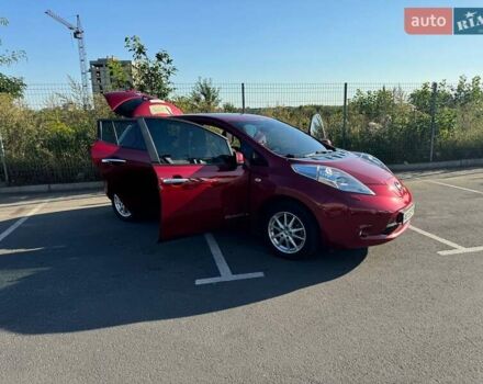 Красный Ниссан Лиф, объемом двигателя 0 л и пробегом 149 тыс. км за 7500 $, фото 6 на Automoto.ua