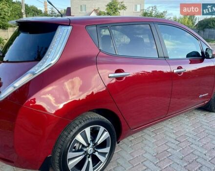 Ниссан Лиф 2014 в Виннице на Automoto.ua Красный Ниссан Лиф, объемом двигателя 0 л и пробегом 114 тыс. км за 6950 $, фото 5 на Automoto.ua