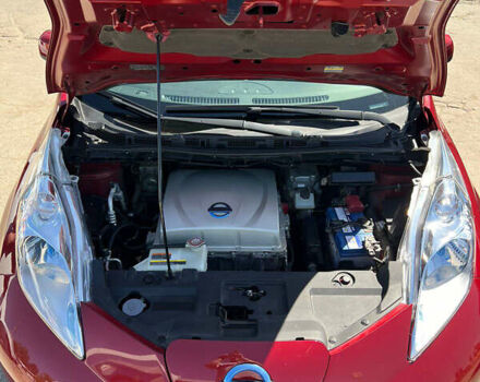 Красный Ниссан Лиф, объемом двигателя 0 л и пробегом 63 тыс. км за 6500 $, фото 4 на Automoto.ua