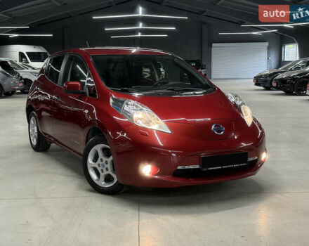 Красный Ниссан Лиф, объемом двигателя 0 л и пробегом 153 тыс. км за 6900 $, фото 1 на Automoto.ua