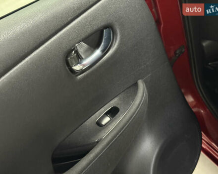 Красный Ниссан Лиф, объемом двигателя 0 л и пробегом 153 тыс. км за 6900 $, фото 52 на Automoto.ua