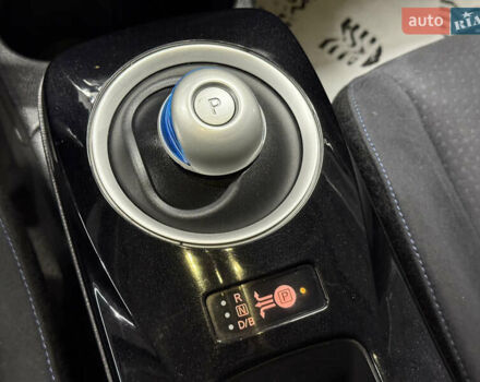 Красный Ниссан Лиф, объемом двигателя 0 л и пробегом 153 тыс. км за 6900 $, фото 82 на Automoto.ua