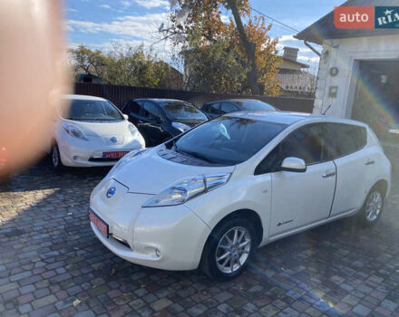 Ниссан Лиф 2014 в Черновцах на Automoto.ua Красный Ниссан Лиф, объемом двигателя 0 л и пробегом 125 тыс. км за 6290 $, фото 5 на Automoto.ua