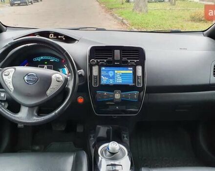 Красный Ниссан Лиф, объемом двигателя 0 л и пробегом 152 тыс. км за 7900 $, фото 2 на Automoto.ua