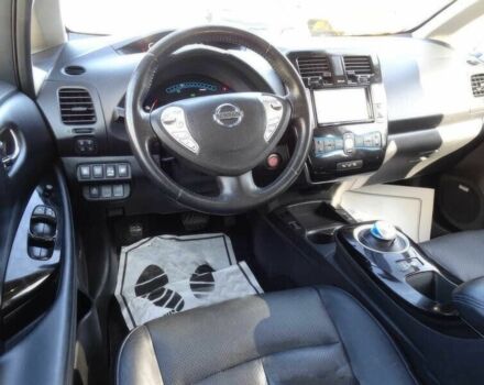 Красный Ниссан Лиф, объемом двигателя 0 л и пробегом 90 тыс. км за 6200 $, фото 8 на Automoto.ua