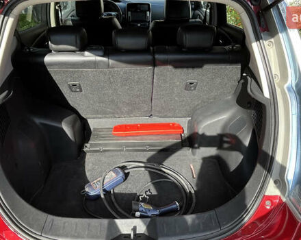 Красный Ниссан Лиф, объемом двигателя 0 л и пробегом 98 тыс. км за 8200 $, фото 7 на Automoto.ua