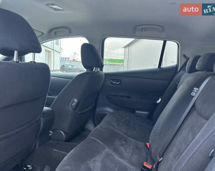 Красный Ниссан Лиф, объемом двигателя 0 л и пробегом 90 тыс. км за 6800 $, фото 8 на Automoto.ua