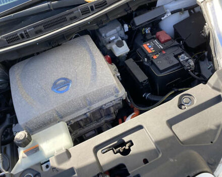 Ниссан Лиф 2014 в Черновцах на Automoto.ua Красный Ниссан Лиф, объемом двигателя 0 л и пробегом 125 тыс. км за 6290 $, фото 12 на Automoto.ua