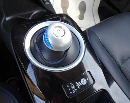 Красный Ниссан Лиф, объемом двигателя 0 л и пробегом 85 тыс. км за 4700 $, фото 12 на Automoto.ua