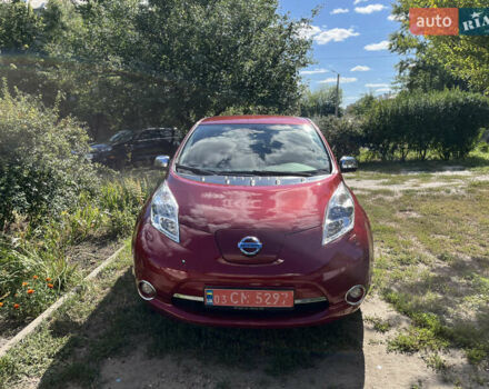 Красный Ниссан Лиф, объемом двигателя 0 л и пробегом 98 тыс. км за 8200 $, фото 1 на Automoto.ua