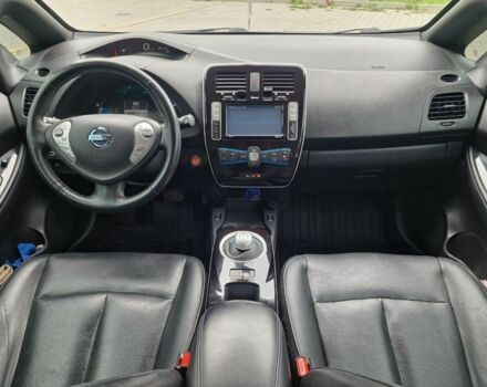 Красный Ниссан Лиф, объемом двигателя 0 л и пробегом 140 тыс. км за 6950 $, фото 2 на Automoto.ua