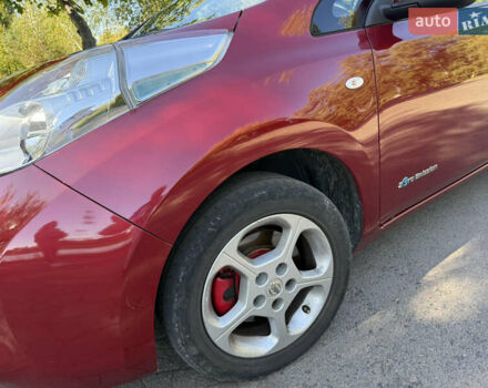 Красный Ниссан Лиф, объемом двигателя 0 л и пробегом 144 тыс. км за 6500 $, фото 2 на Automoto.ua