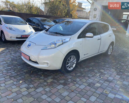 Ниссан Лиф 2014 в Черновцах на Automoto.ua Красный Ниссан Лиф, объемом двигателя 0 л и пробегом 125 тыс. км за 6290 $, фото 6 на Automoto.ua