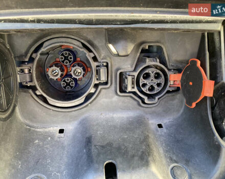 Ниссан Лиф 2014 в Черновцах на Automoto.ua Красный Ниссан Лиф, объемом двигателя 0 л и пробегом 125 тыс. км за 6290 $, фото 10 на Automoto.ua