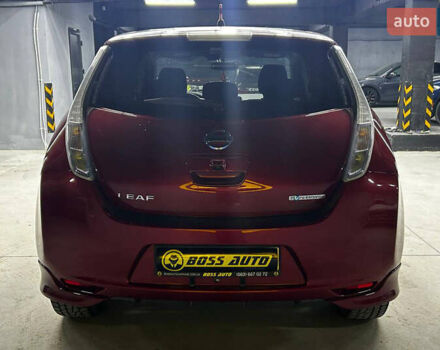 Красный Ниссан Лиф, объемом двигателя 0 л и пробегом 93 тыс. км за 7100 $, фото 4 на Automoto.ua