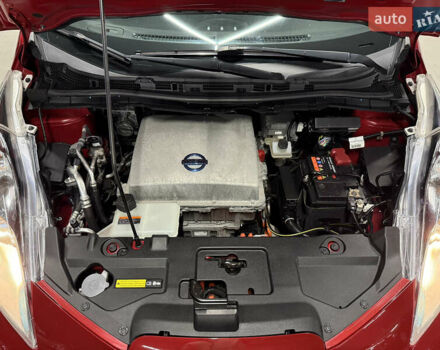 Красный Ниссан Лиф, объемом двигателя 0 л и пробегом 153 тыс. км за 6900 $, фото 31 на Automoto.ua