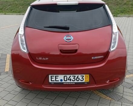 Красный Ниссан Лиф, объемом двигателя 0 л и пробегом 140 тыс. км за 6950 $, фото 7 на Automoto.ua