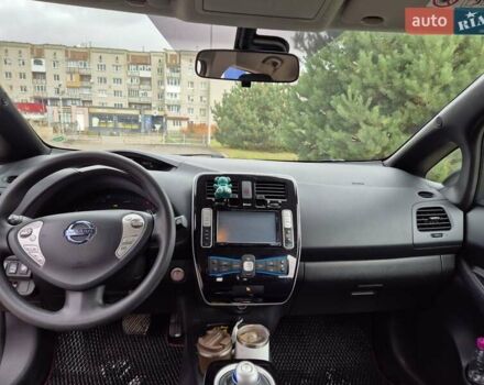 Красный Ниссан Лиф, объемом двигателя 0 л и пробегом 87 тыс. км за 7500 $, фото 12 на Automoto.ua